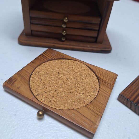 Mini Wooden Wishing Well Coaster Holder With Cork Coasters & Hanging Bucket - Picture 2 of 9